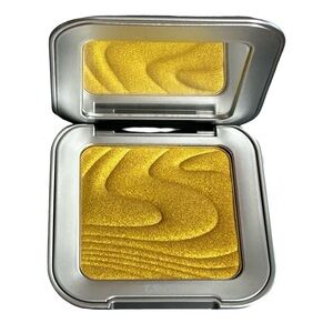 r.e.m. beauty Interstellar Highlighter Topper in the shade Thee Sun